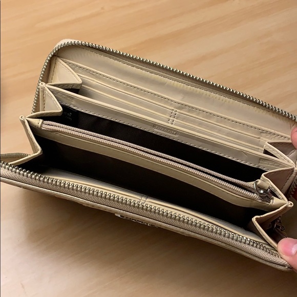 Coach signature Ashley wallet - Picture 3 of 3